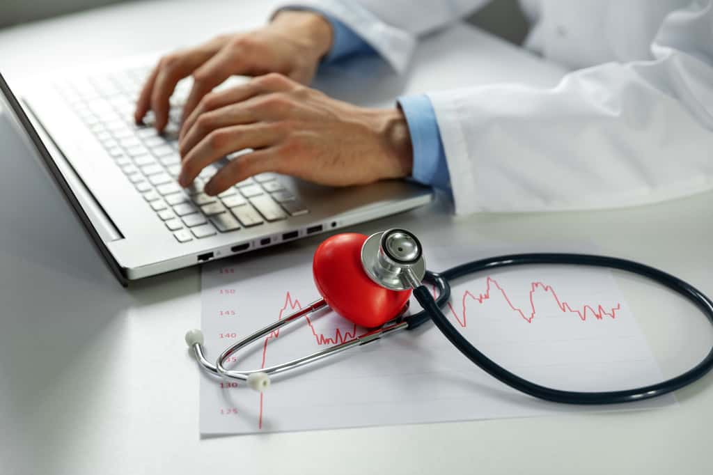 Le cardiologue doit avoir une grande capacité d'écoute vis à vis de ses patients © ronstik, Adobe Stock 