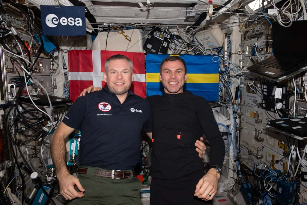 Le Danois, Andreas Mogensen et le Suédois, Marcus Wandt dans le module européen Colombus de l'ISS. © Esa, Nasa