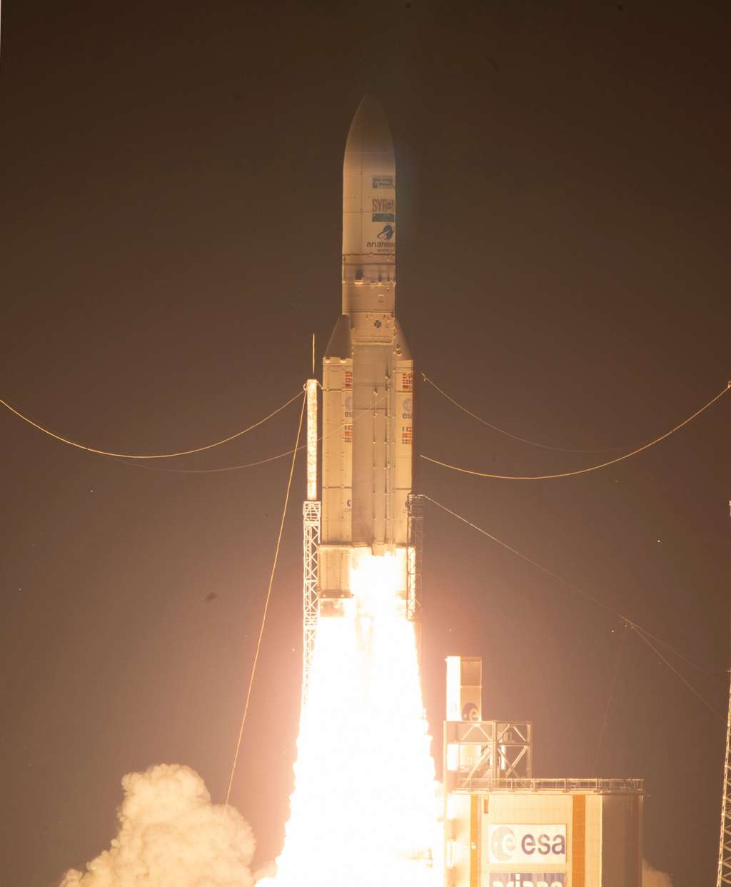 Ultime tonnerre de feu au CSG, Ariane 5 s'en va. © ESA, Cnes, ArianeGroup, Arianespace, Optique video du CSG, S. Corvaja