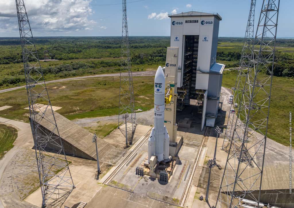 Ariane 6 sur son pas de tir. © Cnes, ESA, Arianespace, Optique Vidéo CSG, E. Prigent, 2025