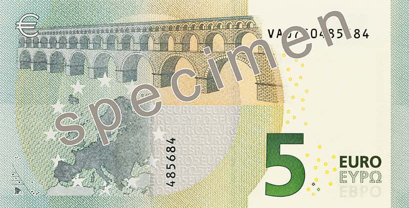 La première lettre figurant devant la série de 10 chiffres désigne l’usine où a été imprimé le billet en euros. Ici, la lettre V désigne la Maison royale de la monnaie à Madrid (Espagne). © BCE