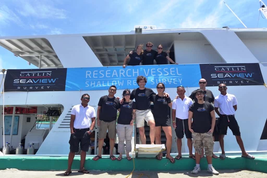 L'équipe du Catlin Seaview Survey et les membres d'équipage de l'Atlantis Azores. Leur travail s'est effectué sur les récifs coralliens des Philippines. © <em>Official Blog of Atlantis Dive Resorts &amp; Liveaboards - Philippines</em>