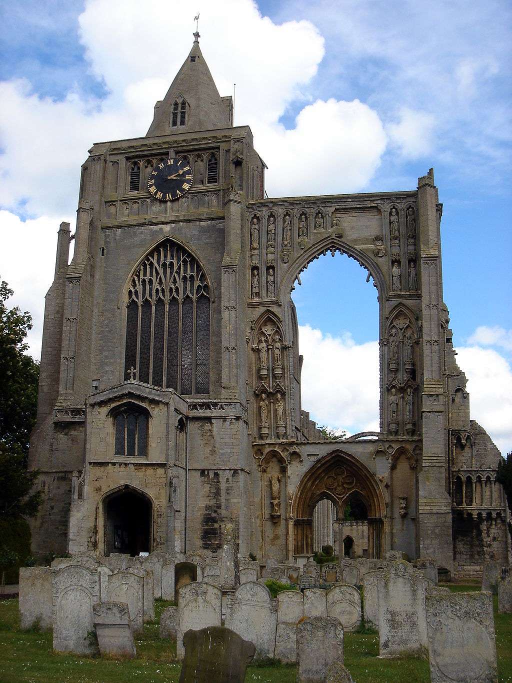 L’abbaye de Crowland, dans le centre de l’Angleterre, cache de nombreuses références à Guthlac, idolâtré comme un saint durant le Moyen Âge. © CC BY-SA 3.0, Thorvaldsson