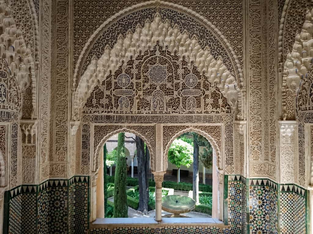 L’Alhambra constitue un rare témoignage de l’art et de la civilisation arabo-andalouse en Espagne. © Bisual Photo, Fotolia