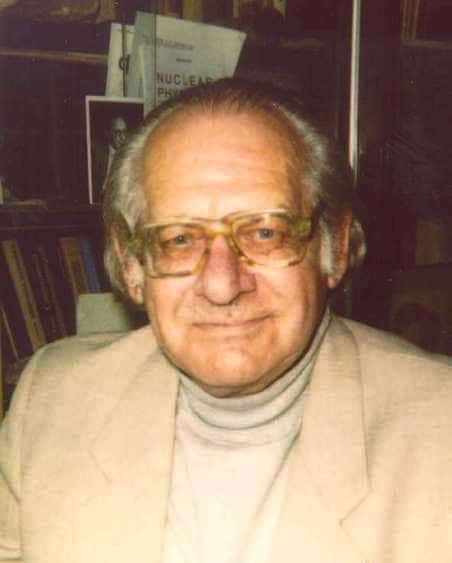 David Abramovich Kirzhnits (1926-1998) est un de ces nombreux exemples de chercheurs russes dont les contributions couvrent un large spectre de la physique, des supraconducteurs à la physique des particules en passant par la cosmologie. On lui doit aussi des travaux sur les métamatériaux. © <em>High Energy and Nuclear Physics in Russia</em>