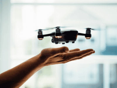 Les drones DJI n'échappent pas aux promotions du Cyber Week end, à raison de 30 % de remise sur la plupart des modèles comme l'emblématique Mavic 2. © Unsplash