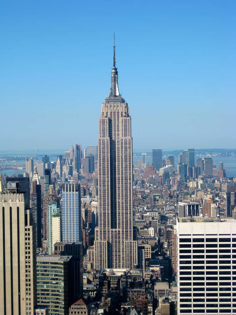 L’Empire State Building offre des vues spectaculaires sur la Grosse Pomme. Il est devenu célèbre notamment grâce au film <em>King Kong</em> de 1933, tourné peu après la construction de l’édifice. © Jiuguang Wang, Wikimedia Commons, CC by-sa 2.0