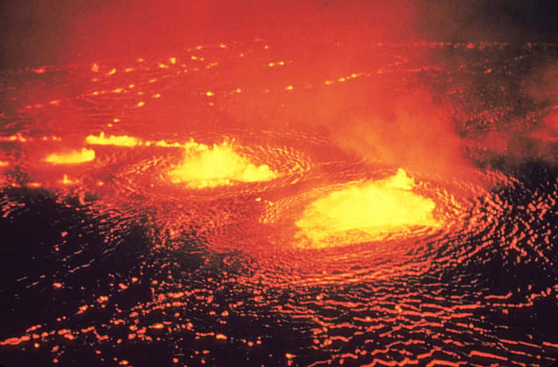 Un lac de lave lors de l'éruption du Kilauea en 1954 à Hawaï. La surface de Kepler 78b doit présenter un spectacle similaire. © USGS