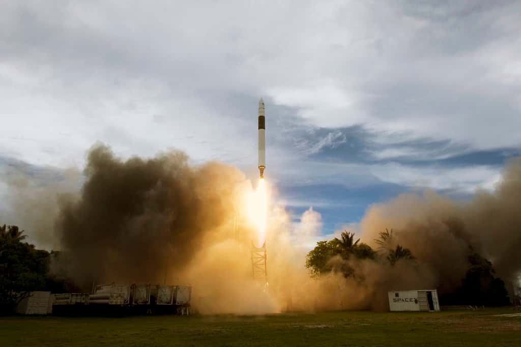 Le premier lancement de la Falcon 1 en 2006, depuis les îles Omelek, dans l'océan Pacifique. © SpaceX