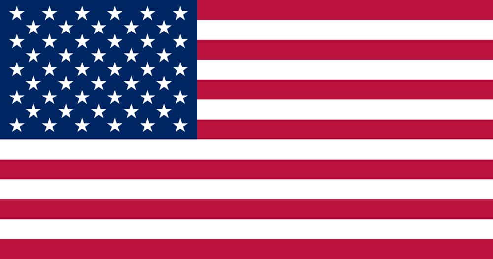 Le drapeau américain. Les 13 bandes représentent les colonies britanniques sécessionnistes à l'origine de la création de l'État américain. Il y a autant d'étoiles que d'États fédérés (50 actuellement). © Wikimedia Commons, DP