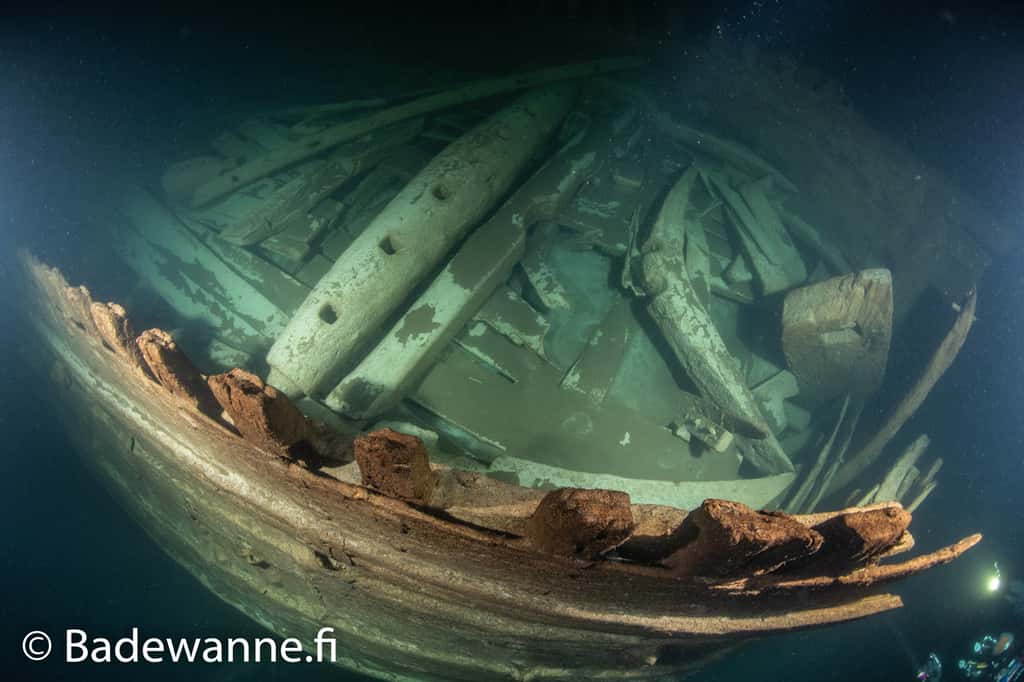 Un aperçu du treuil destiné à descendre l'ancre du navire. © Badewanne Explorations