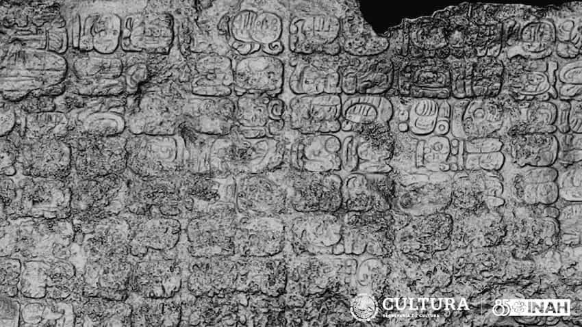 Les gravures retrouvées à Cobá sont partiellement déchiffrées après une étude approfondie des glyphes par les archéologues. © Inah