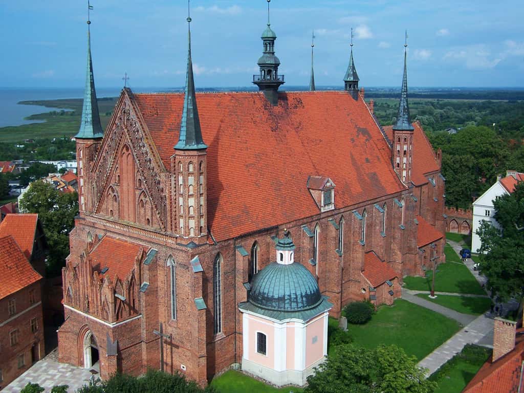 La cathédrale de Frombork, lieu de sépulture de Nicolas Copernic. © Jan Mehlich, <em>Wikimedia Commons</em>, CC BY-SA 3.0 