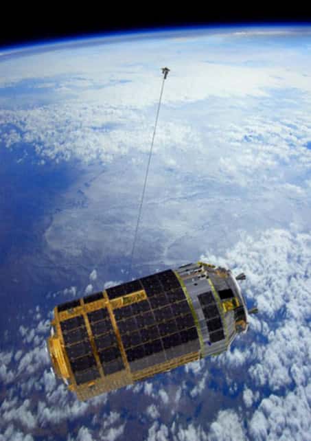 Vue artistique du dispositif Kite, qui s'apparente à une ancre spatiale, testé sur le cargo nippon HTV-6 de retour d'une mission de ravitaillement de l'ISS. © Jaxa