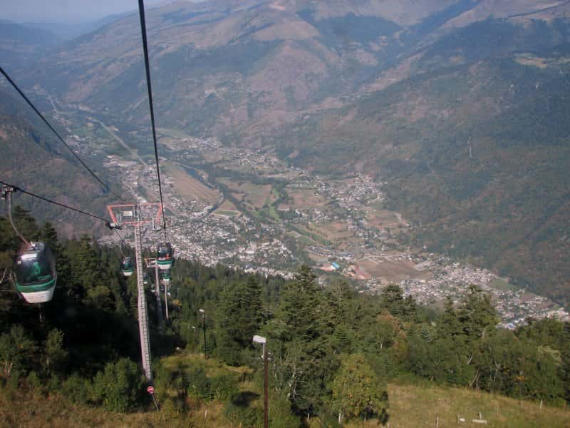 Vue sur la vallée de Luchon depuis le téléphérique. © Zyonig, Wikimedia Commons, DP