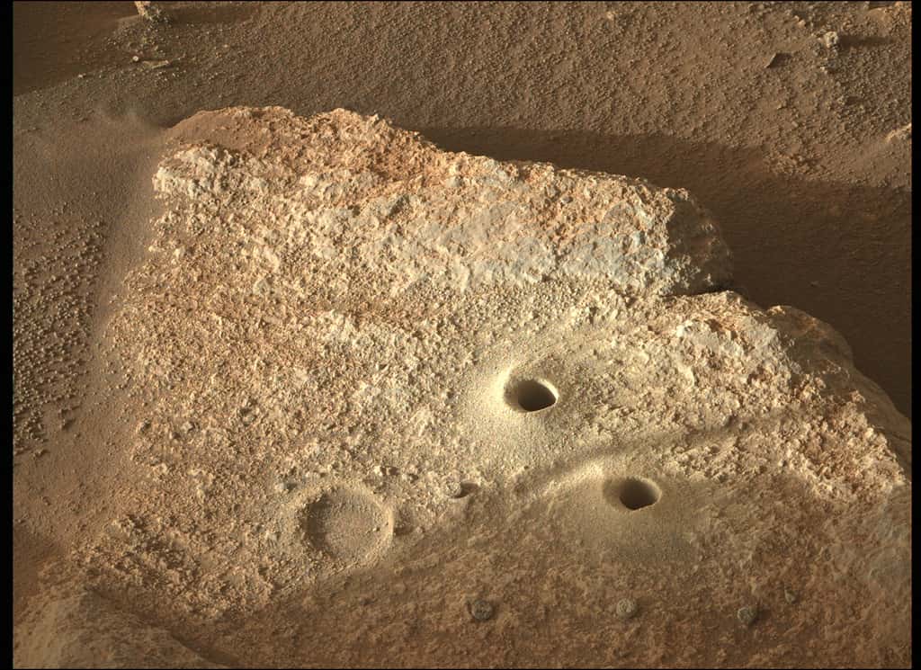 Le rocher Issole, foré à deux reprises par Perseverance en décembre 2021 et février 2022. © Nasa, JPL-Caltech