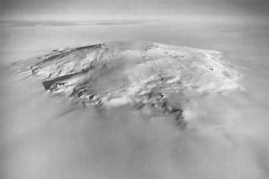 Le mont Takahé, dans l'ouest de l'Antarctique. Ce volcan massif culmine à près de 3.500 m. © DP