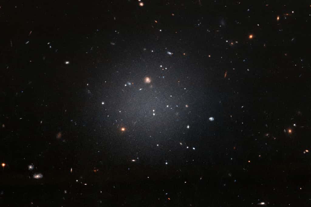 La galaxie ultra-diffuse NGC-1052. © Nasa, ESA