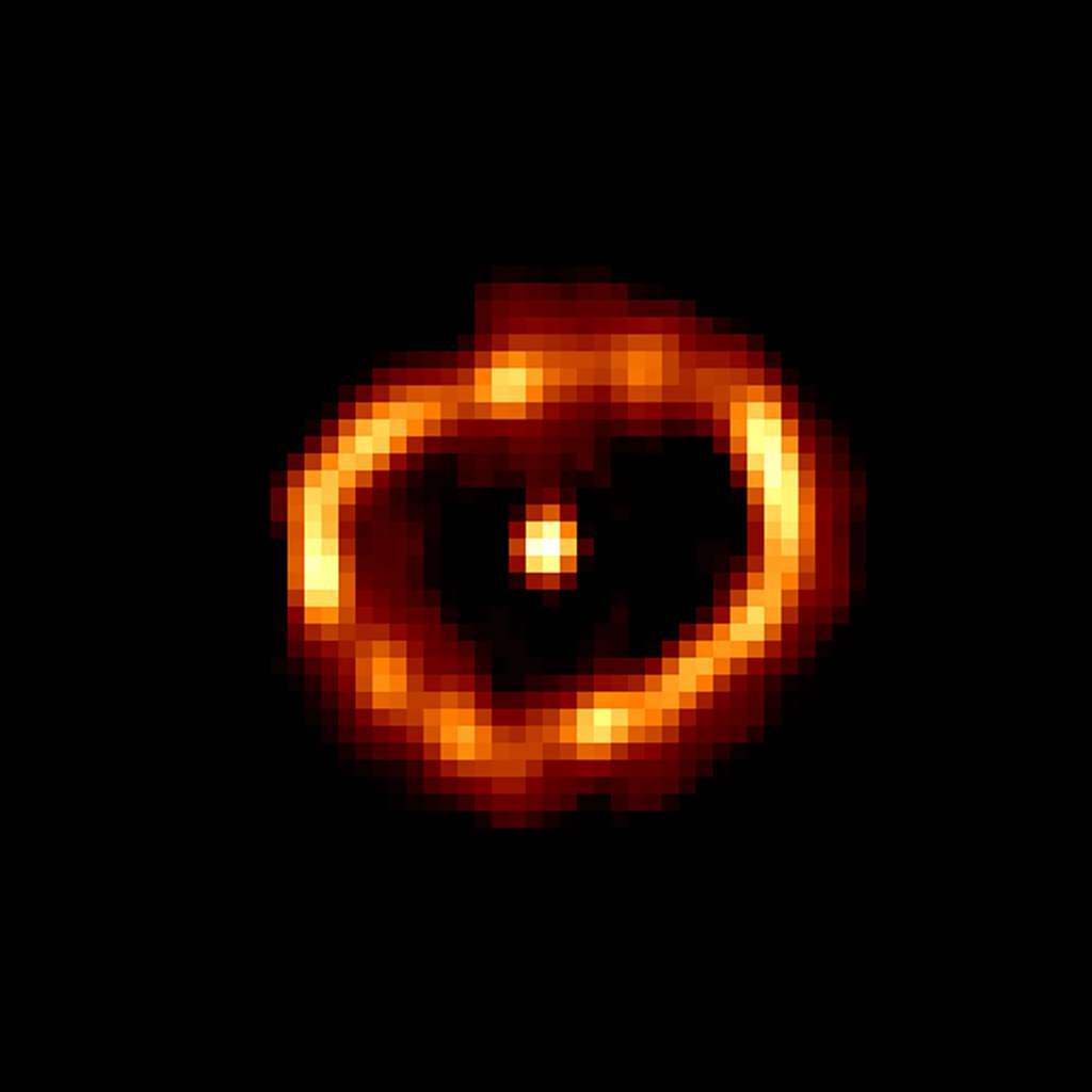 Autre exemple de nova : Cygni 1992, entourée par une bulle de matière causée par son explosion passée. © Nasa, ESA