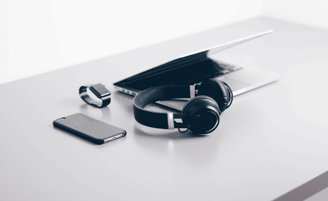 PC portable, smartphone, casque audio Bluetooth ou montre connectée, la <em>Black Week</em> est le meilleur moment pour acheter des produits high-tech. © Unsplash 