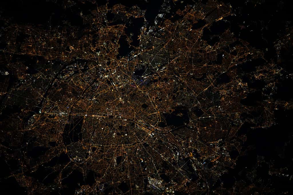 Cliché de Paris, la nuit, réalisé par l'astronaute français, en 2021. © Thomas Pesquet, Esa, Nasa