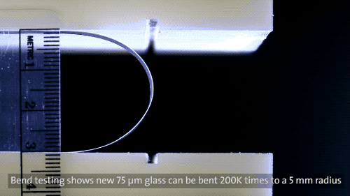 Ce nouveau Gorilla Glass peut être plié avec un rayon de 5 millimètres jusqu'à 200.000 fois © Corning