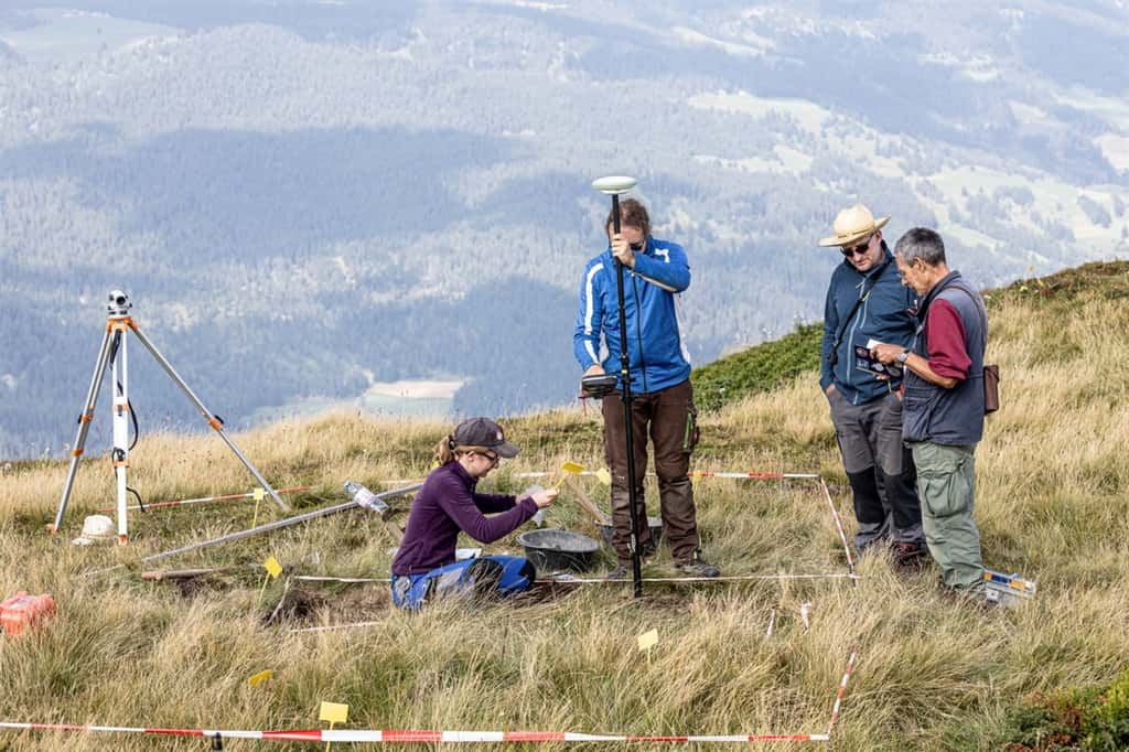 Dans les Alpes, les scientifiques de l’université de Bâle ont procédé à des relevés à l’emplacement supposé d’un camp romain vieux de 2 000 ans. © Andrea Badrutt, Chur