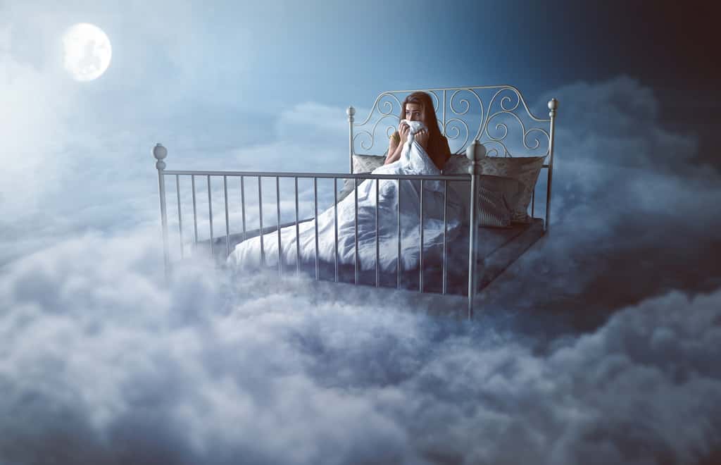 Le sommeil paradoxal est le moment privilégié pour les rêves. Si la durée du sommeil est plus longue, le nombre de ces épisodes est plus grand, la probabilité de faire un cauchemar aussi. © lassedesignen, Fotolia