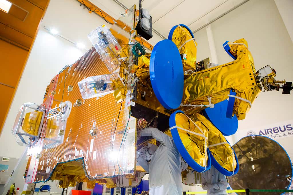 Le satellite SES-10 construit par Airbus Defence and Space autour d'une plateforme Eurostar 3000. © Airbus DS 
