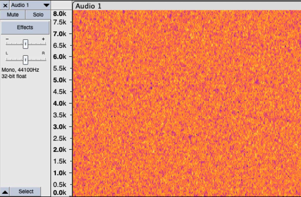 Le spectrogramme du bruit blanc ressemble à l'écran statique d'une télévision, mais mélange à la place des nuances de jaune, d'orange et de violet. © Futura, Audacity