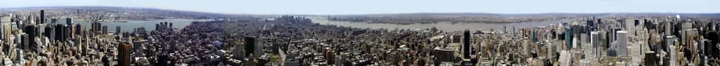 Le panorama de New York, vu de l’observatoire du 86<sup style="text-align: center;">e</sup>étage de l'Empire State Building. © Martin Dürrschnabel, Wikimedia Commons, DP