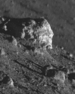  Voici le rocher Aki Inu, sur lequel la caméra MBC a zoomé pour fournir cette image en proche infrarouge. Le rocher se trouve à 18 mètres de distance et il est large de 63 centimètres.© Jaxa, Université Ritsumeikan, Université d'Aizu