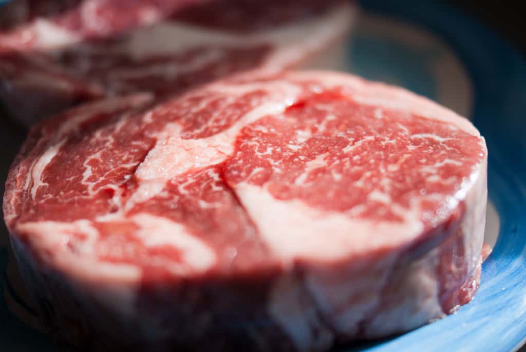 Pour une cuisson uniforme de la viande rouge, évitez le micro-ondes. © Tarale, Flickr