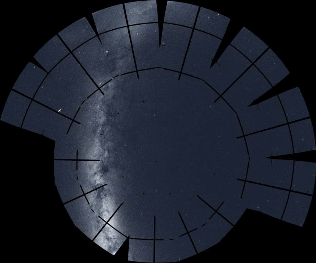 Cette mosaïque du ciel boréal est constituée de 208 images prises par Tess au cours de sa deuxième année. Parmi les nombreux objets célestes notables visibles : l'arc brillant et les nuages de poussières sombres de la Voie lactée (à gauche), la galaxie d'Andromède (ovale, au centre gauche) et la nébuleuse de l'Amérique du Nord (en bas, à gauche). Les lignes noires correspondent aux espaces entre les détecteurs du système de caméra de Tess. © Nasa, MIT, Tess et Ethan Kruse (USRA).