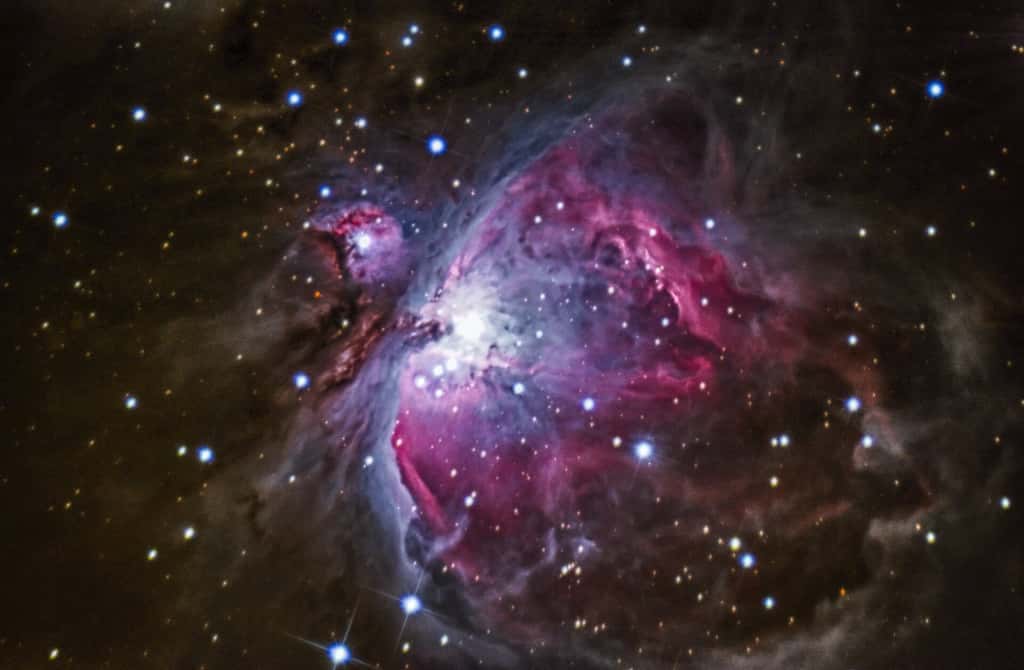 M42, la nébuleuse d'Orion, nuage moléculaire réunissant tous les composants nécessaires à la naissance d'étoiles. © Nasa, ESA