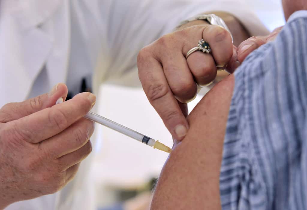 La vaccination collective contre la grippe saisonnière réduit le nombre de victimes. © AFP