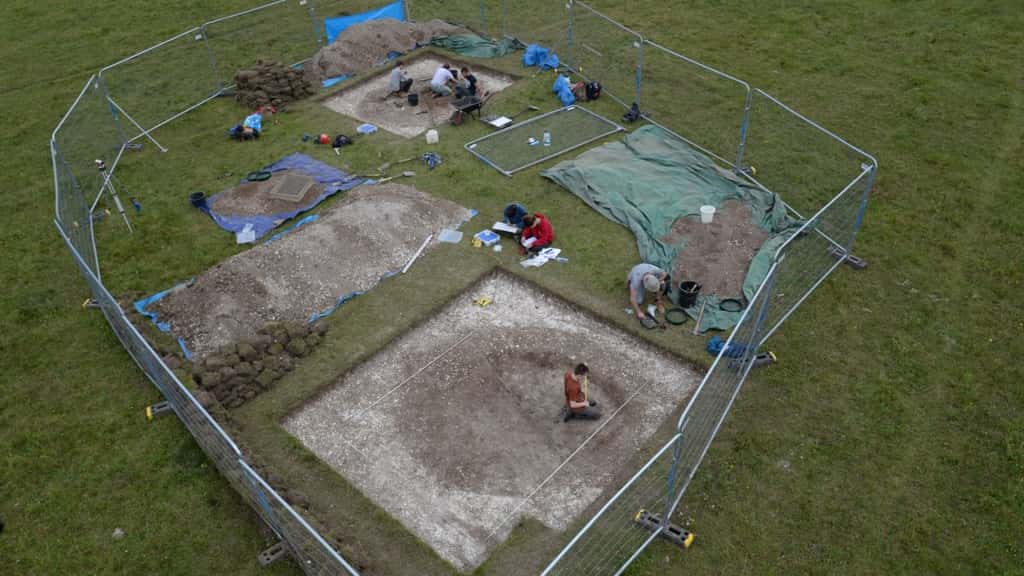 À proximité de Stonehenge, des fosses vieilles de 10 000 ans avaient été exhumées en 2022. © Ghent University, Université de Birmingham