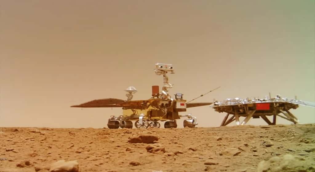 Photographie du rover Zhurong, dans la région d'Utopia Planitia. © CNSA