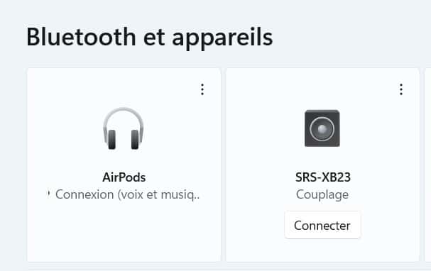 Une fois configurés, les AirPods apparaissent dans la liste des périphériques audio. Un clic suffit à les connecter. © Futura