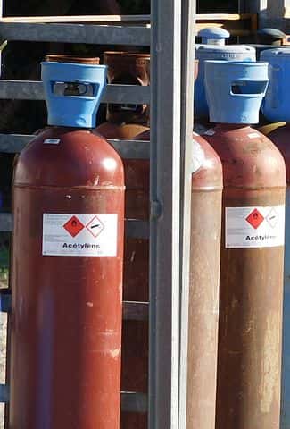 L’acétylène, ou éthyne, est un gaz hautement inflammable. © Cjp24, Wikimedia Commons 