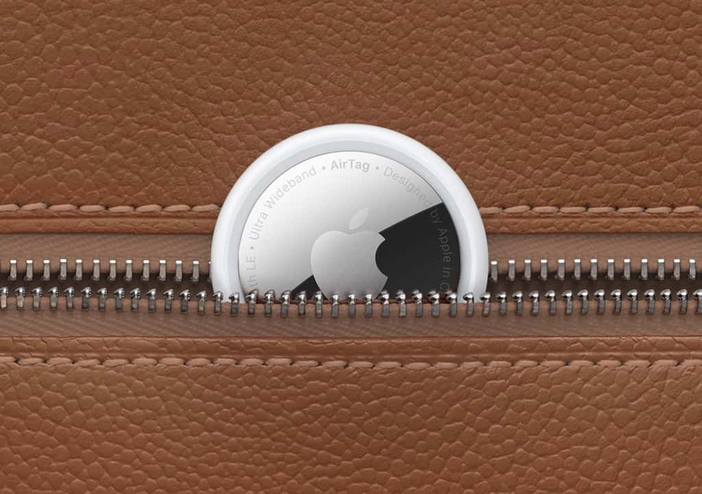 L'AirTag est un petit accessoire créé par Apple qui peut se glisser dans un portefeuille ou être accroché à un trousseau de clés. © Apple