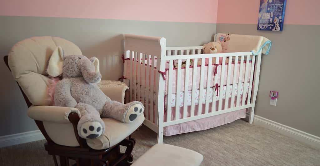 À en croire cette dernière étude portant sur le sujet, bébé ne devrait pas gagner sa propre chambre avant de fêter ses six mois. © ErikaWittlieb, Pixabay, CC0 Creative Commons