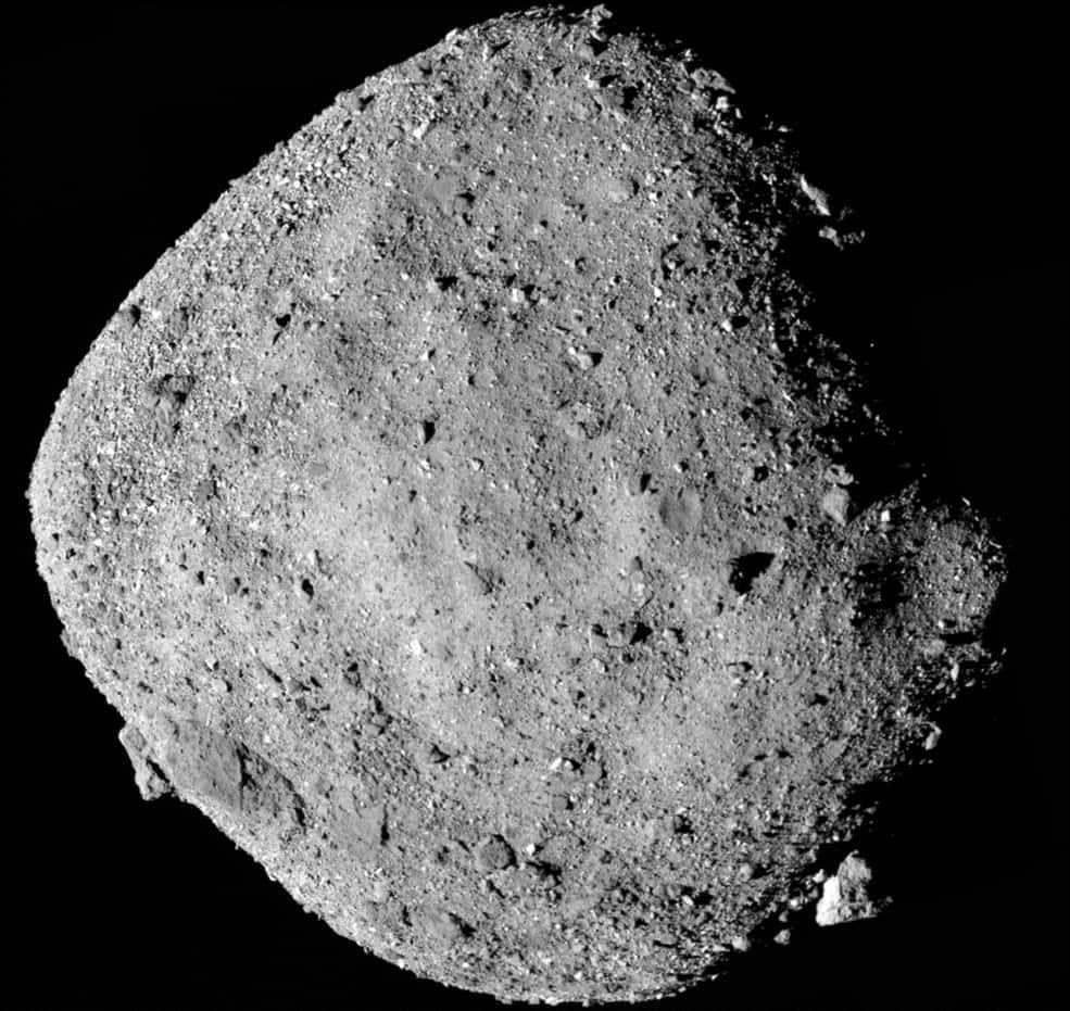 Assemblage d'une mosaïque d'images obtenues par la sonde Osiris-Rex de l'astéroïde Bénou. © Nasa, <em>University of Arizona</em>