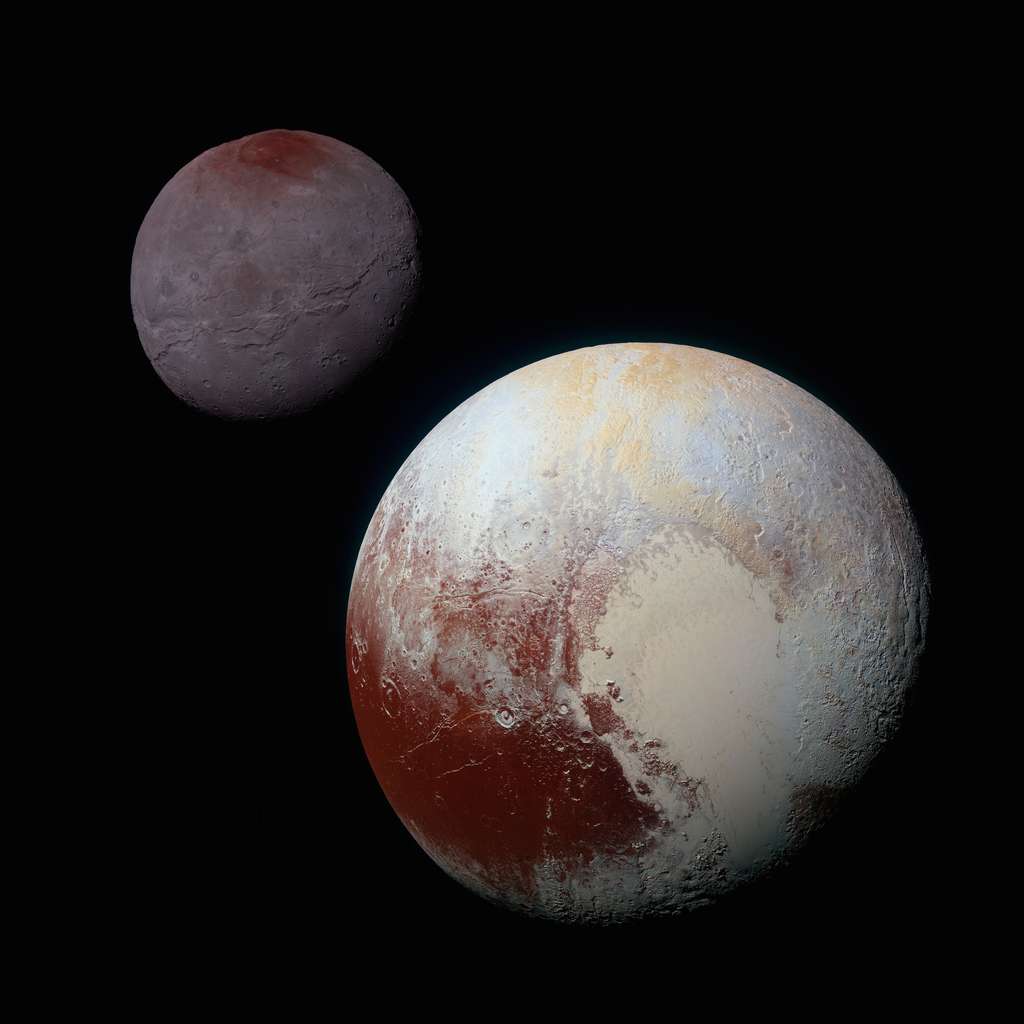 Cette image composite a été réalisée avec les données fournies par la sonde New Horizons qui a survolé le système plutonien en juillet 2015. La sombre et grisâtre Charon, en haut à gauche, se cache timidement derrière Pluton. © Nasa, JHUAPL, SwRI