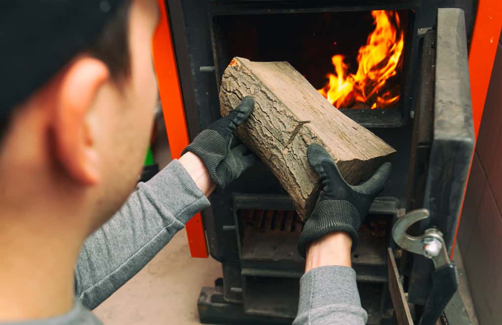 Le chauffage au bois ou avec des granulés fait partie des plus économiques. © SkyLine