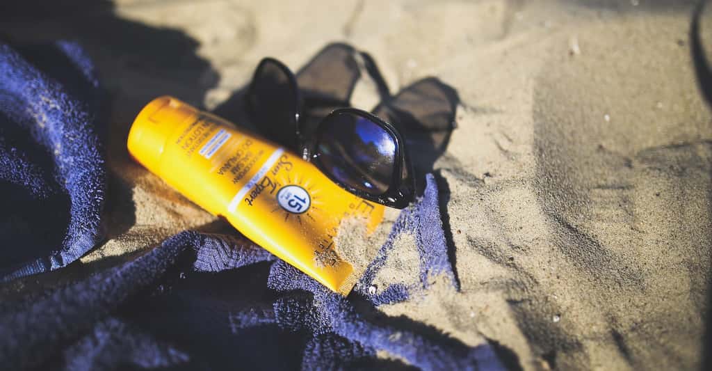 Le choix d’une crème solaire doit être fait en fonction du phototype et de l’exposition concernant l’efficacité, mais aussi en fonction du confort d’application propre à chacun et à chaque zone du corps. © kaboompics, Pixabay, DP