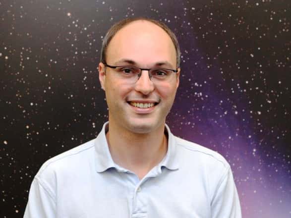 L’astrophysicien Christophe Lovis a passé son doctorat à l'observatoire de Genève sous la direction de Michel Mayor en 2007. Il a contribué à la découverte du fait qu'une grande partie des étoiles sont entourées par des Neptune et des superterres. Ses travaux portent également sur la caractérisation des atmosphères des exoplanètes et l'étude de l'activité magnétique stellaire. © Christophe Lovis