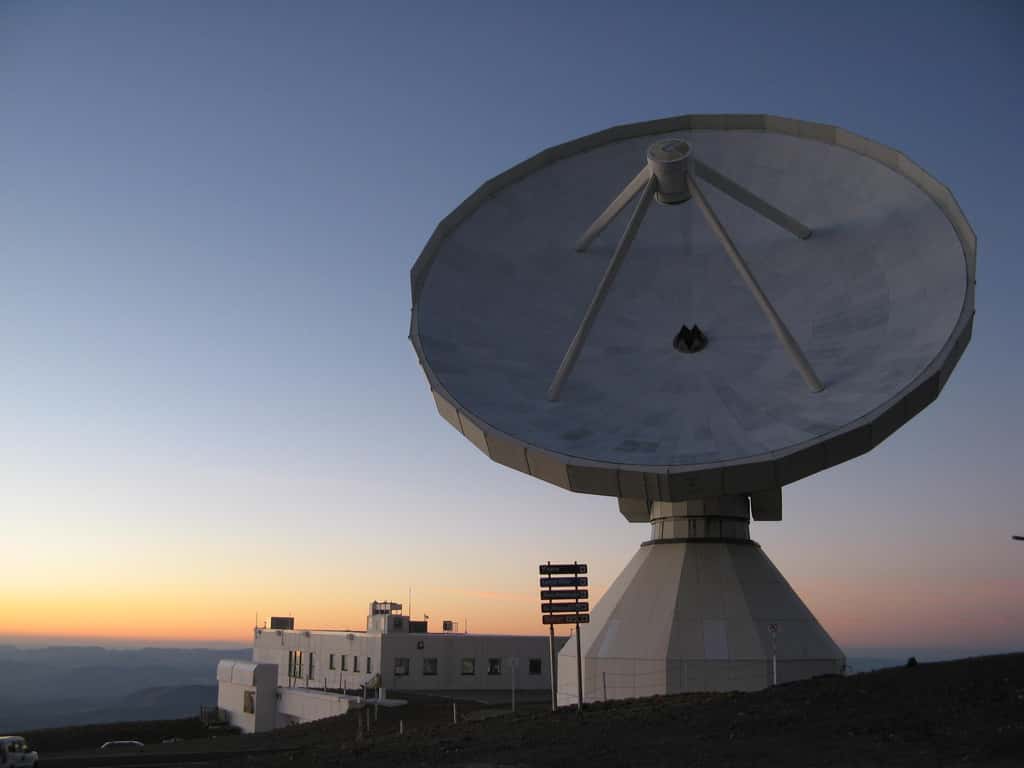 Radiotélescope de 30 m de l’IRAM, situé dans la Sierra Nevada près de Grenade en Espagne. © N. Biver, Observatoire de Paris, LESIA