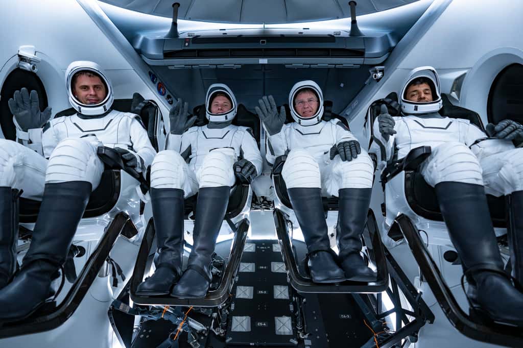 Les astronautes (de gauche à droite) : Andrey Fedyaev (Roscosmos), Warren Hoburg et Stephen Bowen (Nasa) et Sultan Alneyadi (agence spatiale des Émirats arabes unis). © SpaceX