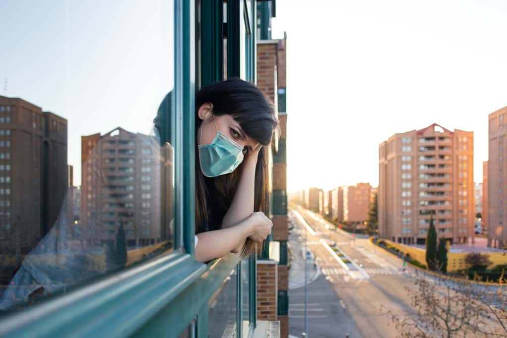Avoir un balcon ou une terrasse et un espace de vie intérieur supérieur à 30 mètres carrés a clairement contribué à maintenir une bonne santé mentale. © Dirima, Adobe Stock